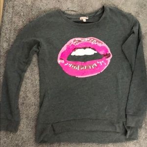 Sequinned lip sweatshirt